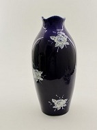 Bl keramik vase med blomster