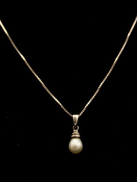 Sterling silver necklace 45 cm. and pearl pendants