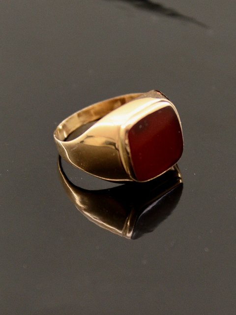 14 carat gold ring with agate