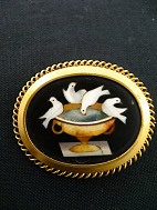 Pietra dura broche