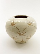 H A Khler vase med dekorativt mnster solgt