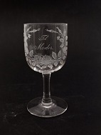 Glas 15,5 cm. med devise 