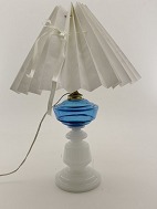 Opalini olie lampe med bl beholde forandret til el. 19. rh. <BR>
