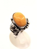 Sterling slv ring  med cabochon sleben rav