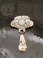 Art nouveau broche 5 x 7,5 cm. med mnesten