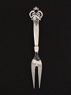 Cohr stegegaffel  22,5 cm. med drue motiv  sølv og stål