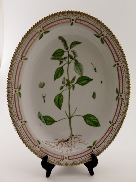 Royal Copenhagen Flora Danica dish 20/3517