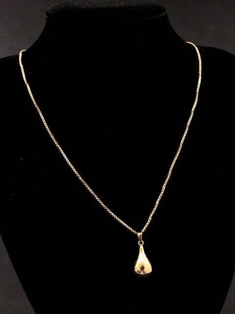 8ct. gold pendant