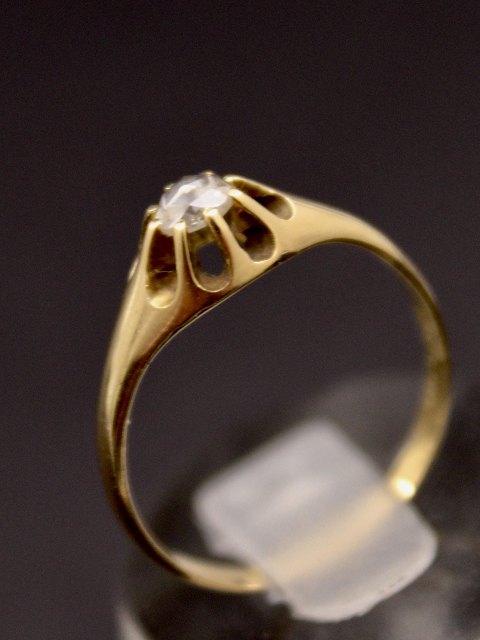 14 carat gold ring  with diamond