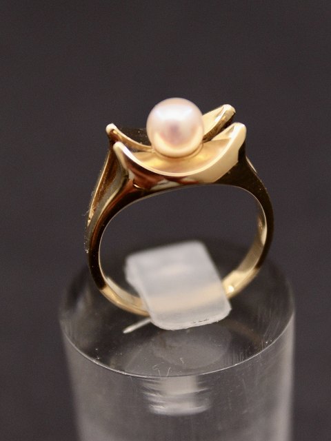 14 carat gold ring