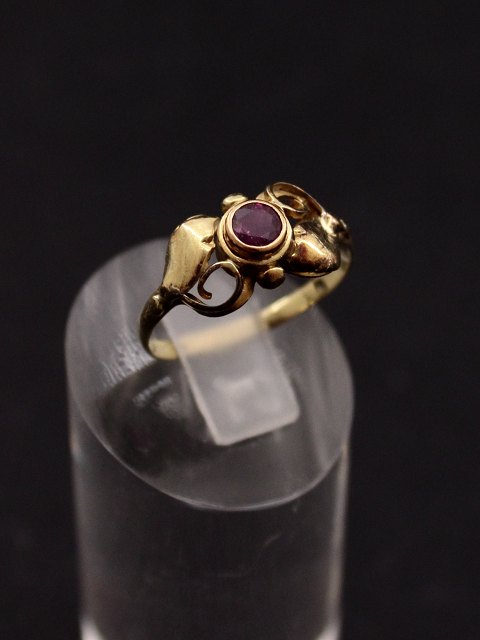 14 carat gold ring with amethyst