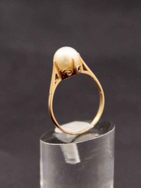 8 karat guld ring med ægte perle