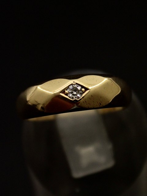 14 karat guld ring med diamant