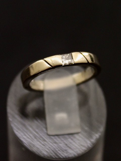 14 karat hvidguld ring  med diamant