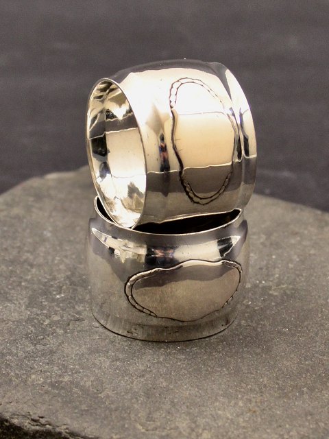 A pair of silver heavy napkin rings