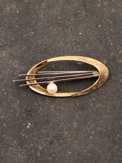 14 carat gold brooch