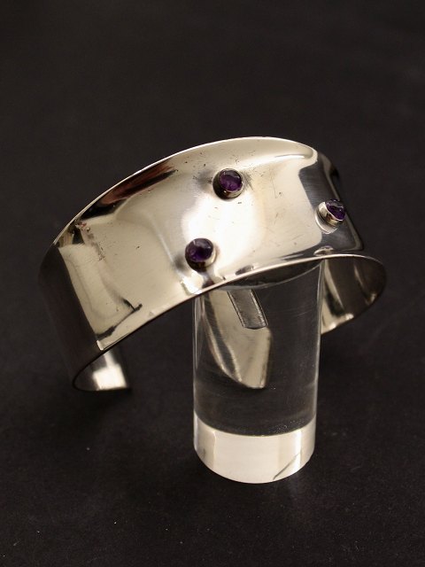 N E Fron sterling silver bangle with amethyst