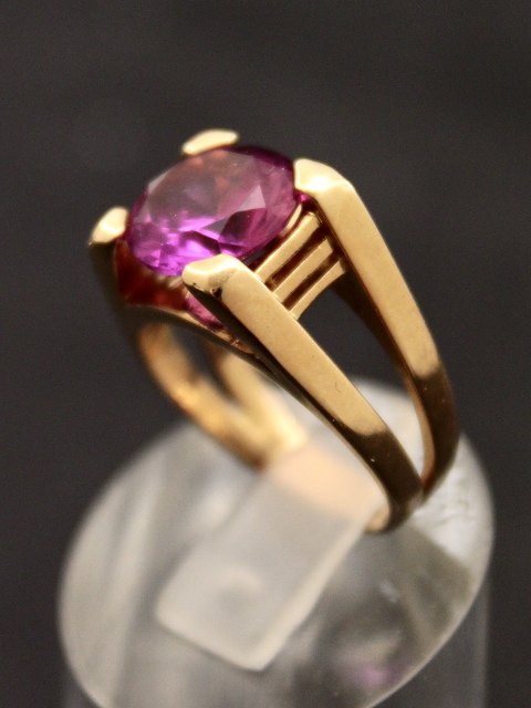 14 carat gold ring with amethyst