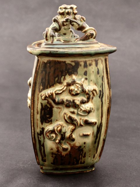 Royal Copenhagen trekantet vase med låg 20160
