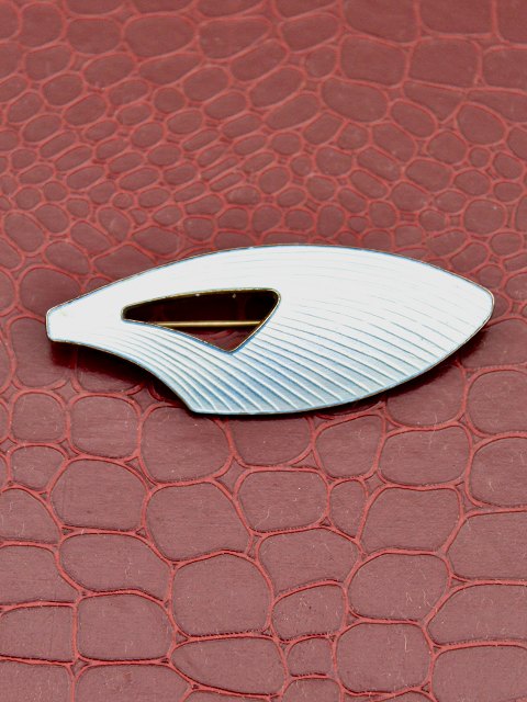 Sterling silver vintage brooch with enamel