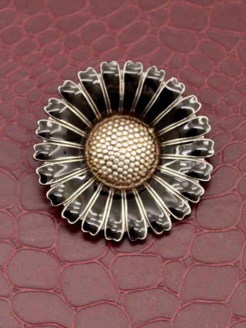 Bernhard Hertz sterling silver daisy brooch